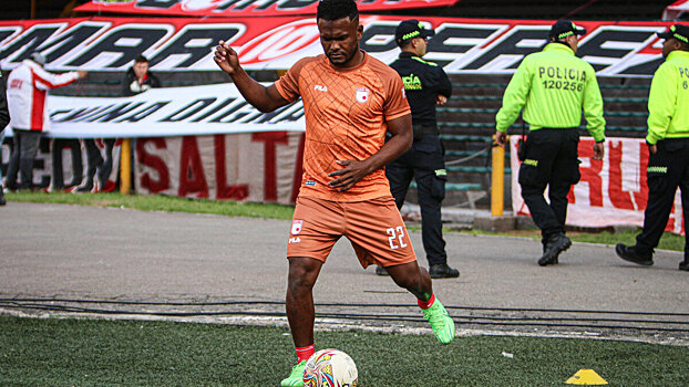 «Черный педик». Тренер «Депортиво Пасто» оскорбил защитника «Санта-Фе» Элвиса Перласу во время матча чемпионата Колумбии