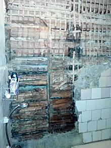 Жизнь напоказ: в Ногинске в одной из квартир образовалось «окно» в подъезд прямо из ванной комнаты
