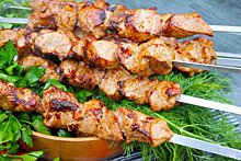 Диетолог Соломатина рассказала о критериях при выборе мяса для шашлыка