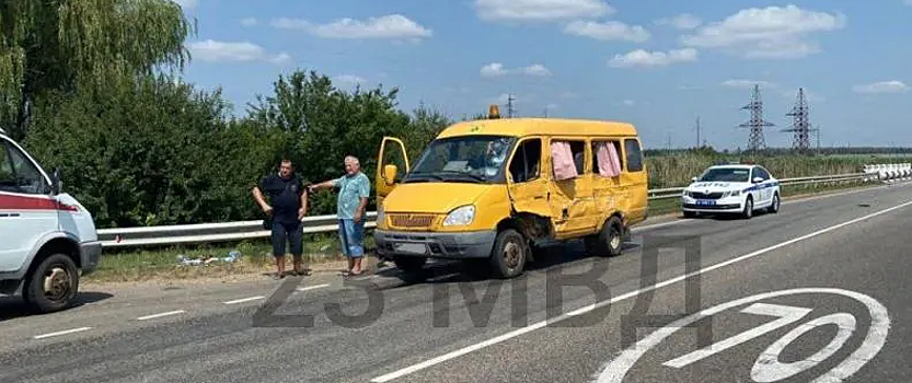 На Кубани разбился микроавтобус с детской футбольной командой