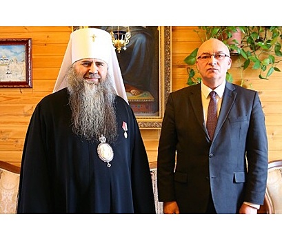 Медаль «75 лет освобождения Беларуси» вручили митрополиту Георгию