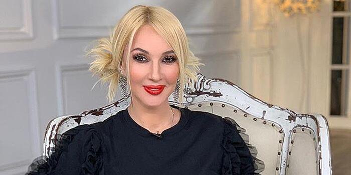 Поклонники оценили дебютную песню Леры Кудрявцевой, но попросили ее больше не петь