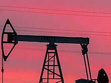 Нефть падает в цене более чем на четыре процента на фоне коронавируса