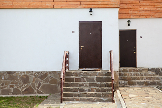 Делаем доводчик для двери своими руками из подручных материалов