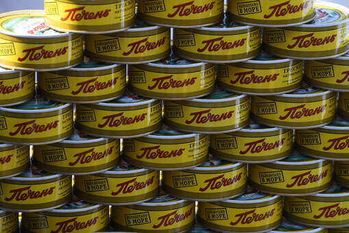 В Кронштадте кассир магазина избил грузчика консервной банкой