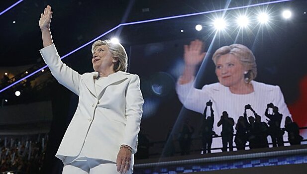 NYT рассказала об «эффекте белого костюма» Хиллари Клинтон