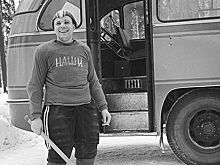 Знаменитое фото Гагарина в свитере «Наши». Он любил хоккей, играл сам и создал команду космонавтов