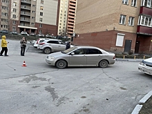 Семилетнюю девочку на самокате сбили во дворе дома в Новосибирске