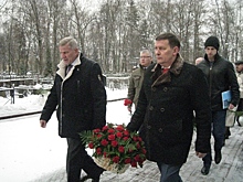 В митинге памяти на Перовском кладбище приняли участие ветераны и школьники района Новогиреево