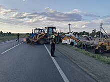 В Оренбуржье полицейские помогли водителю большегруза выбраться из кювета