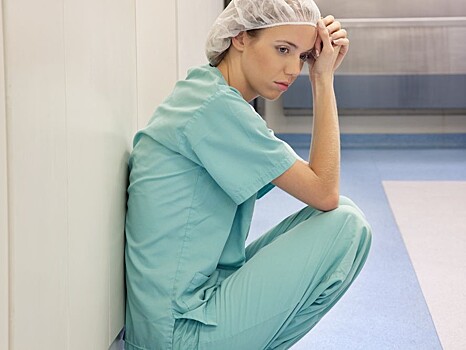 И десять тысяч рублей к медали…