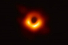 Пара черных дыр подала необычный гравитационный сигнал