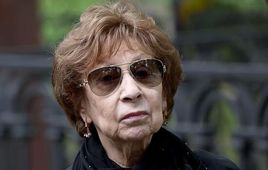 Наталья Гвоздикова осудила политическую деятельность Лии Ахеджаковой