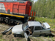 ДТП с тепловозом произошло на ж/д переезде в Свердловской области