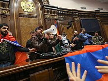 «Не отдадим Карабах»: в Ереване захватили парламент