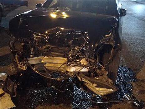 Lada Vesta и Mercedes не смогли поделить перекресток в Тольятти