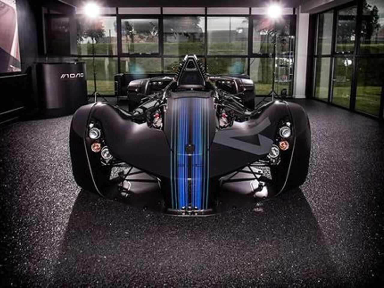 Одноместный спорткар BAC Mono превратился в арт-кар - Рамблер/авто