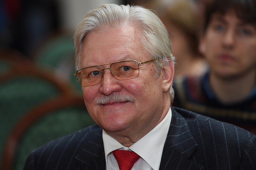 Режиссер Юрий Кара перед началом торжественной церемонии награждения деятелей культуры и искусства государственными наградами РФ и ведомственными наградами Минкультуры России, 2019 год