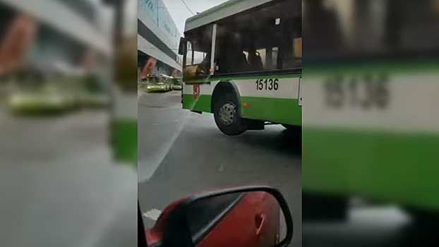 Летающий автобус в Химках сняли на видео