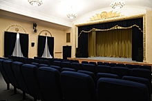 В Волгоградском молодежном театре меняют кресла для зрителей