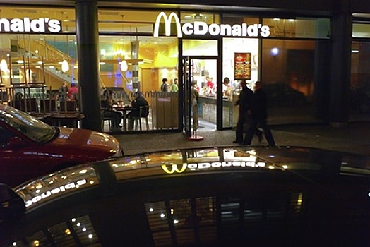 McDonald's в России разработал концепт ресторана повышенной безопасности на фоне пандемии
