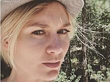 Дочь Машкова вернулась к работе и предстала в ретро-образе