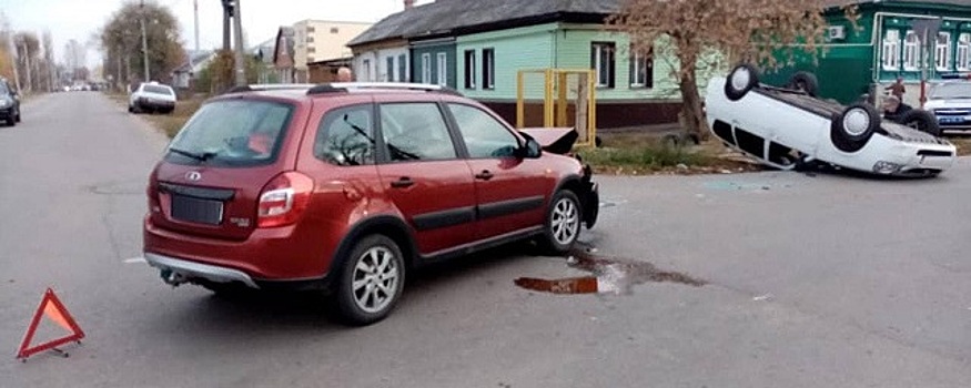 Под Воронежем в ДТП с двумя автомобилями LADA  пострадали ребенок и две женщины