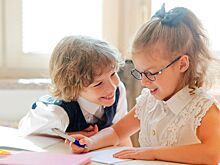 Стало известно, в каком возрасте люди начинают верить сплетням