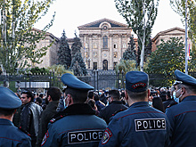 Оппозиция призвала демонстрантов у здания парламента Армении разойтись по домам