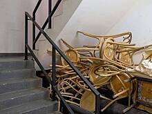 Россиянам назвали способы избавиться от соседского хлама в подъезде