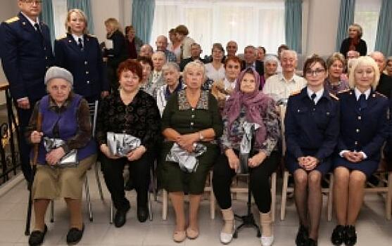 В Международный день пожилых людей липецкие следователи организовали праздник для старшего поколения