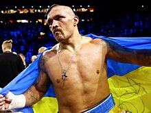 Усик подписал футболку «Миная» после драки игроков украинской команды с футболистами «Шинника»