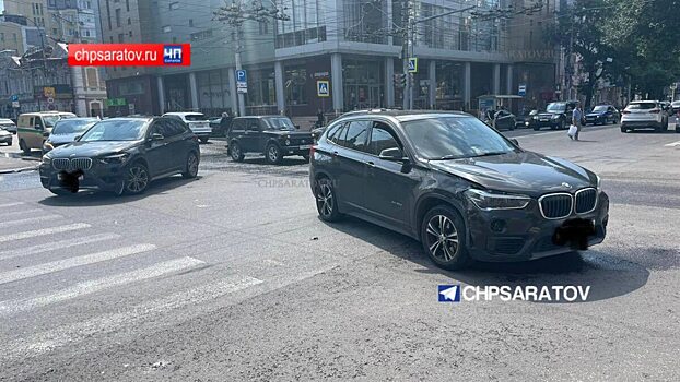 В Саратове ищут очевидцев аварии двух BMW около ТК «Аврора»