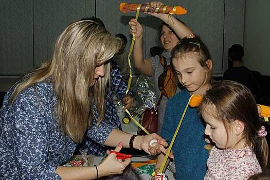 Зеленоградские экологи научили детей и взрослых мастерить звуковой сувенир
