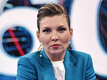 «Приодели попрошайку». Скабеева высмеяла подарки Зеленскому во Франции