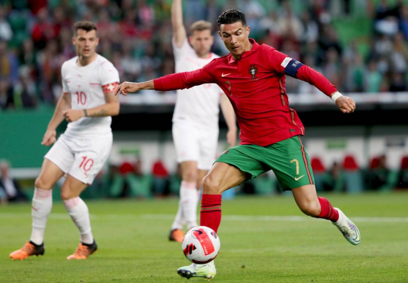 манчестер юнайтед арсенал 2007-2008. матч футбол 6. матч футбол 6. роналду португалия 2022. футболист проиграл.