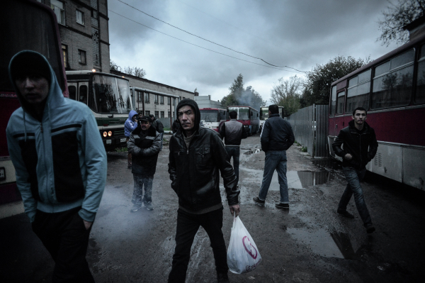 В Липецкой области мигрантам запретили работать в логистике и такси