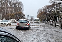 Из-за ливня затопило город в Ульяновской области, дети ушли на дистанционку