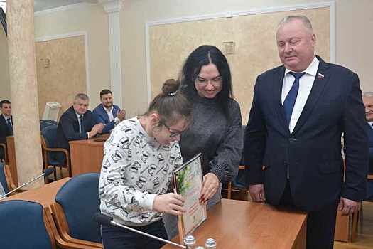 Депутаты гордумы Воронежа выполнили мечты детей в ходе акции "Елка желаний"