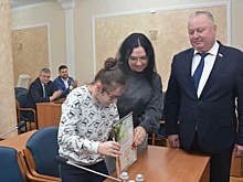 Депутаты гордумы Воронежа выполнили мечты детей в ходе акции "Елка желаний"