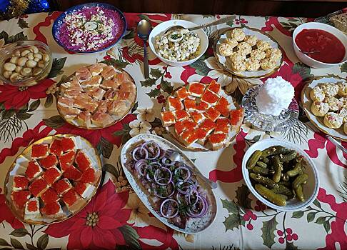 Названы способы избежать пищевого «запоя» на новогодних праздниках