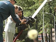 Мгновенное тушение огня и лекции для школьников. Пожарно-спасательные учения прошли в Балашихе