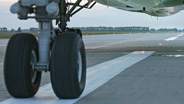 В Казахстане временно запретили эксплуатацию самолетов Fokker-100