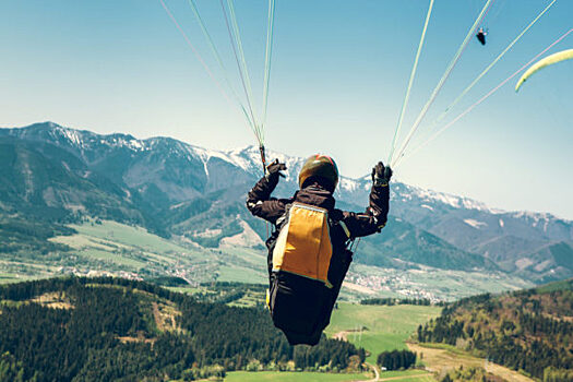 Инстаграм дня: парашютист, который обожает параплан и горы