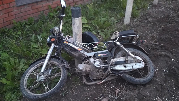 Пьяный вологжанин на мопеде врезался с сигнальный столбик ж/д переезда