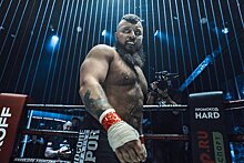 Макс Топор подрался с тренером после поражения, видео драки, вечер бокса на РЕН ТВ