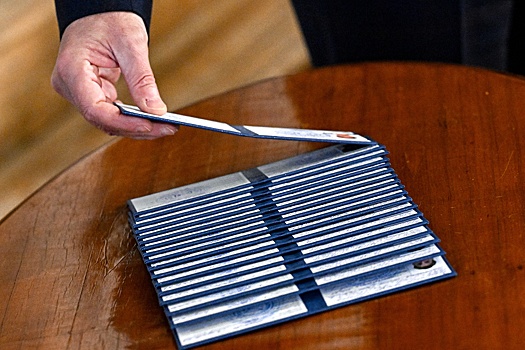 Зачетки и студенческие билеты станут электронными