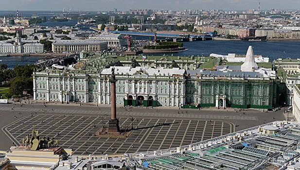 В Петербурге эвакуировали десятки зданий