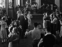 «Сверху на меня стали грузить тела» Новогодний бал-маскарад в послевоенном СССР закончился трагедией. Десятки детей сгорели заживо