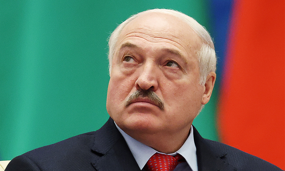 Песков призвал ориентироваться на официальную информацию по здоровью Лукашенко
